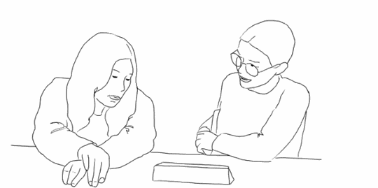  Videoaineistosta tehdyssä ääriviivapiirroksessa kaksi yläkouluikäistä oppijaa istuu tablettitietokoneen äärellä. Oikeanpuoleinen oppija on kääntynyt katsomaan vasemmanpuoleista, joka puolestaan katsoo tablettia.