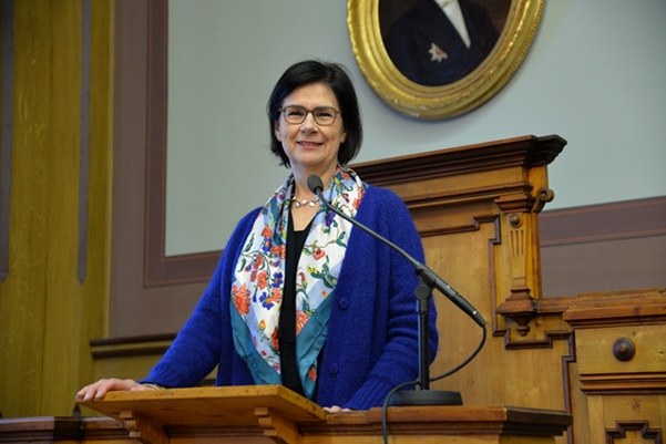 Kuvassa Anita Lehikoinen.